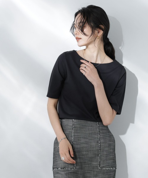 NANO universe(ナノユニバース)の「Anti Soaked(R) 汗染み防止ボートネックTシャツ(Tシャツ/カットソー・レディース・ホワイト/ブラック/カーキ/チャコール・S/M/L)」の3枚目の写真