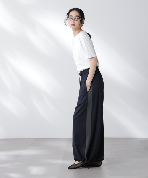 NANO universe(ナノユニバース)の「Anti Soaked(R) 汗染み防止ボートネックTシャツ(Tシャツ/カットソー・レディース・ホワイト/ブラック/カーキ/チャコール・S/M/L)」の13枚目の写真