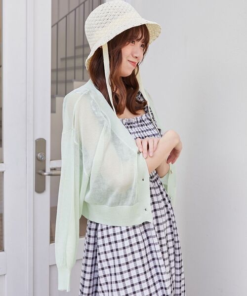 MAJESTIC LEGON(マジェスティックレゴン)の「【WEB限定アイテム/プチプラで涼しい♪】アソートボタンシアーカーディガン(カーディガン/ボレロ・レディース・アイボリー/ピンク/ミント/ブルー/ブラック・MEDIUM)」の4枚目の写真