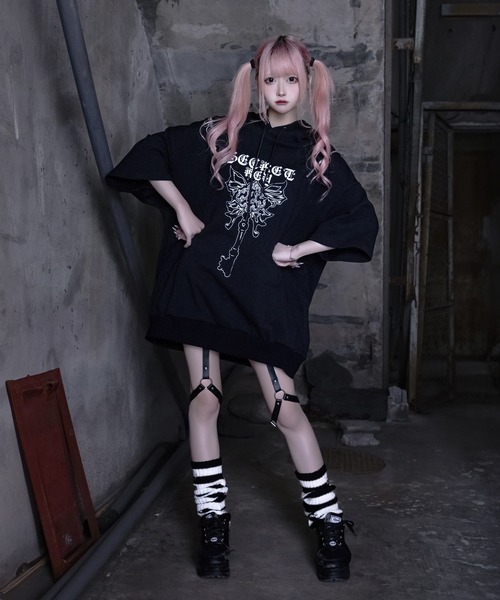 Amilige（アミリージュ）の「クマ耳バタフライキープリント肩ZIP半袖
