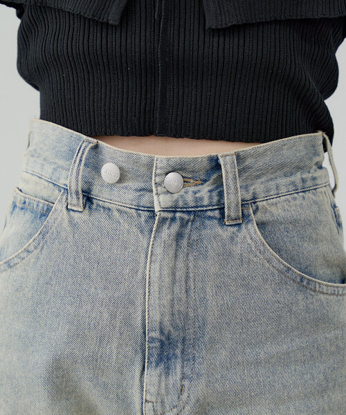 Chico（チコ）の「【4色展開】ポケット刺繍タイトフレアデニム（デニム