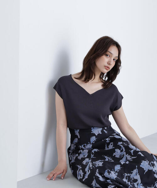 NATURAL BEAUTY BASIC(ナチュラルビューティーベーシック)の「◇総針ベーシックシリーズ ニュアンスネックニット(ニット/セーター・レディース・チャコールグレー/ブルー/ベージュ・FREE)」の1枚目の写真