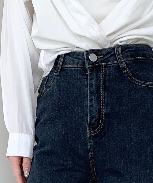 LOWO(ロワ)の「綿混ストレートデニムパンツ(デニムパンツ・レディース・インディゴブルー/ブラック/ブルー・2L/L/M)」の10枚目の写真
