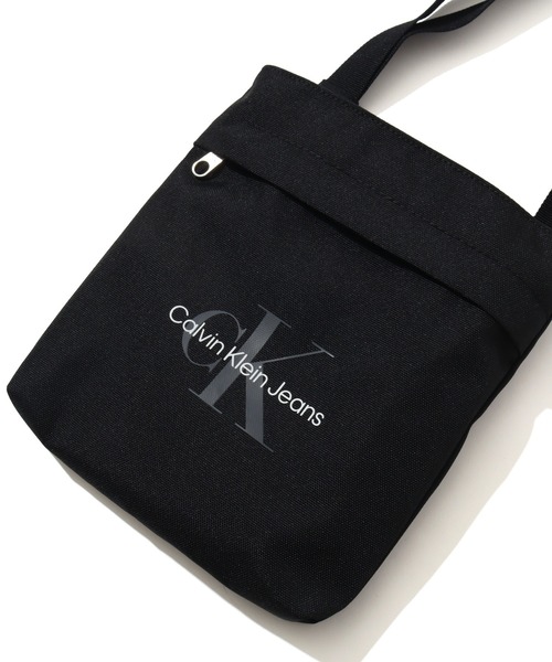 Calvin Klein Jeans(カルヴァンクラインジーンズ)の「【Calvin Klein JEANS/カルバンクライン ジーンズ】SPORT ESSENTIALS FLAT PACK18 M / スポーツ エッセンシャル フラップ パック ショルダーバッグ(ショルダーバッグ・メンズ・ブラック・FREE)」の13枚目の写真
