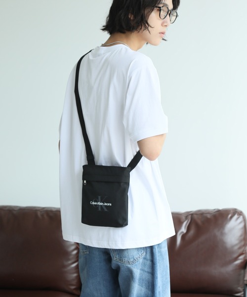 Calvin Klein Jeans(カルヴァンクラインジーンズ)の「【Calvin Klein JEANS/カルバンクライン ジーンズ】SPORT ESSENTIALS FLAT PACK18 M / スポーツ エッセンシャル フラップ パック ショルダーバッグ(ショルダーバッグ・メンズ・ブラック・FREE)」の3枚目の写真