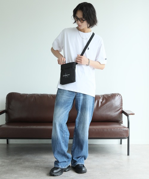 Calvin Klein Jeans(カルヴァンクラインジーンズ)の「【Calvin Klein JEANS/カルバンクライン ジーンズ】SPORT ESSENTIALS FLAT PACK18 M / スポーツ エッセンシャル フラップ パック ショルダーバッグ(ショルダーバッグ・メンズ・ブラック・FREE)」の4枚目の写真