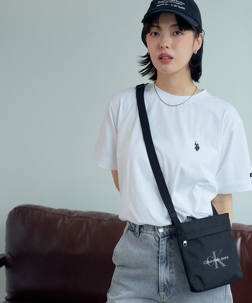 Calvin Klein Jeans(カルヴァンクラインジーンズ)の「【Calvin Klein JEANS/カルバンクライン ジーンズ】SPORT ESSENTIALS FLAT PACK18 M / スポーツ エッセンシャル フラップ パック ショルダーバッグ(ショルダーバッグ・メンズ・ブラック・FREE)」の5枚目の写真