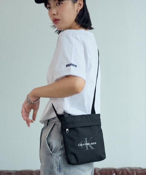 Calvin Klein Jeans(カルヴァンクラインジーンズ)の「【Calvin Klein JEANS/カルバンクライン ジーンズ】SPORT ESSENTIALS FLAT PACK18 M / スポーツ エッセンシャル フラップ パック ショルダーバッグ(ショルダーバッグ・メンズ・ブラック・FREE)」の6枚目の写真