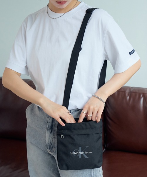 Calvin Klein Jeans(カルヴァンクラインジーンズ)の「【Calvin Klein JEANS/カルバンクライン ジーンズ】SPORT ESSENTIALS FLAT PACK18 M / スポーツ エッセンシャル フラップ パック ショルダーバッグ(ショルダーバッグ・メンズ・ブラック・FREE)」の7枚目の写真