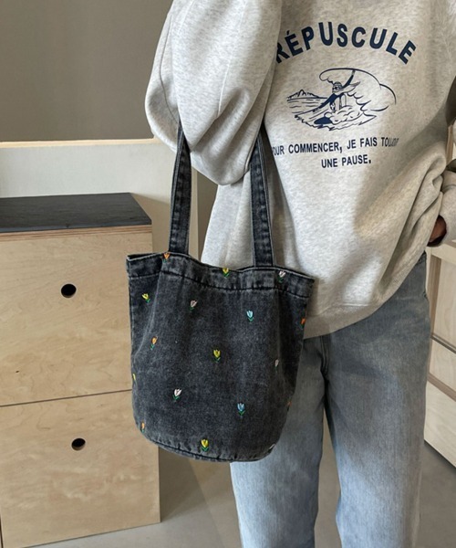 ReRe(リリ)の「フラワー刺繍デニムトートバック(トートバッグ・レディース・ブラック/ライトブルー/ダークブルー・FREE)」の11枚目の写真