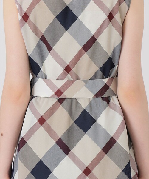 BLUE LABEL CRESTBRIDGE（ブルーレーベルクレストブリッジ）の「クレストブリッジチェックカラミクロスシャツドレス（ワンピース・レディース・ベージュ系その他/ワイン/イエロー系その他2・38/36）」の8枚目の写真