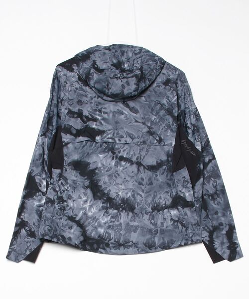 Y-3(ワイスリー)の「Y-3 AOP RUNNING JACKET(ブルゾン・レディース・ブラック・SMALL/X-SMALL/XX-SMALL/MEDIUM)」の6枚目の写真