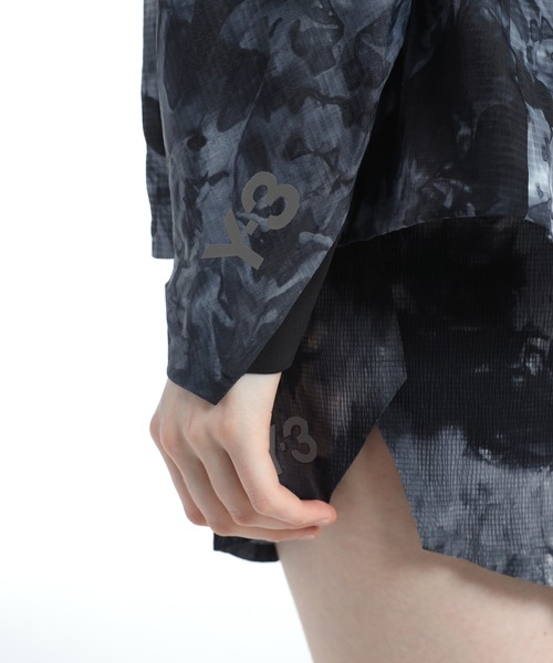 Y-3(ワイスリー)の「Y-3 AOP RUNNING JACKET(ブルゾン・レディース・ブラック・SMALL/X-SMALL/XX-SMALL/MEDIUM)」の4枚目の写真