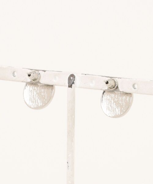 tone(トーン)の「【88eighty-eight】パステルブルーフラワーレトロピアス【import】(MA)(ピアス(両耳用)・レディース・ブルー・FREE)」の4枚目の写真
