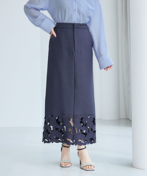 Andemiu（アンデミュウ）の「カットワークシシュウIラインスカート577084（スカート・レディース・ネイビー/レッド・SMALL/MEDIUM）」の2枚目の写真