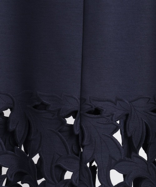 Andemiu（アンデミュウ）の「カットワークシシュウIラインスカート577084（スカート・レディース・ネイビー/レッド・SMALL/MEDIUM）」の20枚目の写真