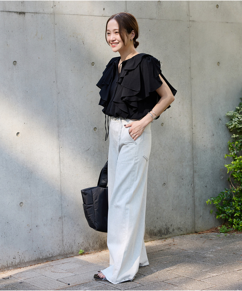 JOURNAL STANDARD（ジャーナルスタンダード）の「ラッフルカラーコットンボイルブラウス（シャツ/ブラウス・レディース・ブラック/ホワイト・FREE）」の10枚目の写真