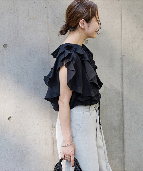 JOURNAL STANDARD（ジャーナルスタンダード）の「ラッフルカラーコットンボイルブラウス（シャツ/ブラウス・レディース・ブラック/ホワイト・FREE）」の3枚目の写真