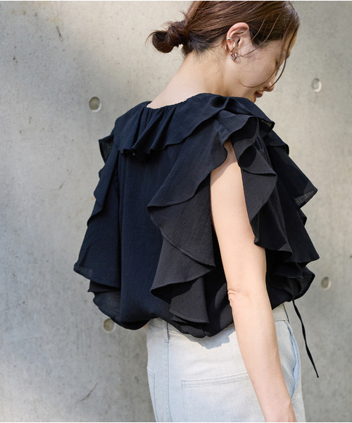 JOURNAL STANDARD（ジャーナルスタンダード）の「ラッフルカラーコットンボイルブラウス（シャツ/ブラウス・レディース・ブラック/ホワイト・FREE）」の4枚目の写真