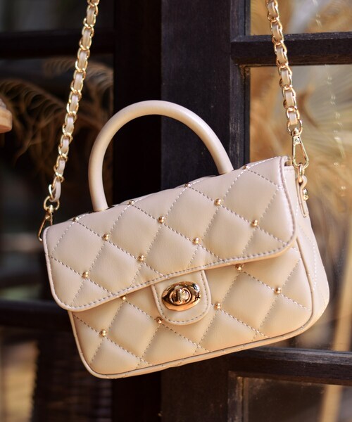 DRESSTERIOR（ドレステリア）の「キルテッドショルダーバッグ（ショルダーバッグ・レディース・ワインレッド/ベージュ/ブラック・00）」の2枚目の写真