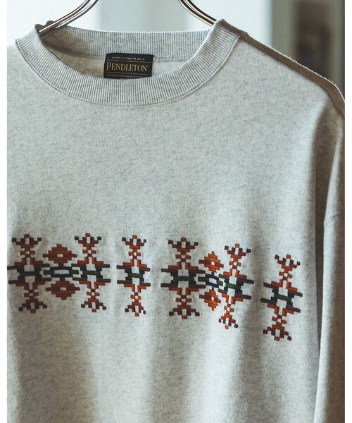 PENDLETON(ペンドルトン)の「【別注】PENDLETON / エンブロイダリー スウェット(ユニセックス)(スウェット・メンズ・アッシュグレー/ダークグレー・SMALL/MEDIUM/LARGE/X-LARGE)」の2枚目の写真