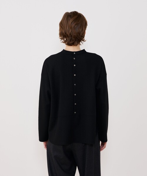 GALERIE VIE(ギャルリー ヴィー)の「ウールミルドスムース バックオープンシャツ(シャツ/ブラウス・レディース・ブラック/チャコールグレー/ホワイト・FREE)」の13枚目の写真