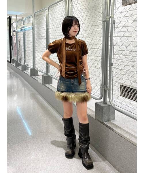 jouetie（ジュエティ）の「ベロアチョーカートップス【セットアップ対応】（Tシャツ/カットソー・レディース・ブラウン/ネイビー/グレー・MEDIUM）」の5枚目の写真