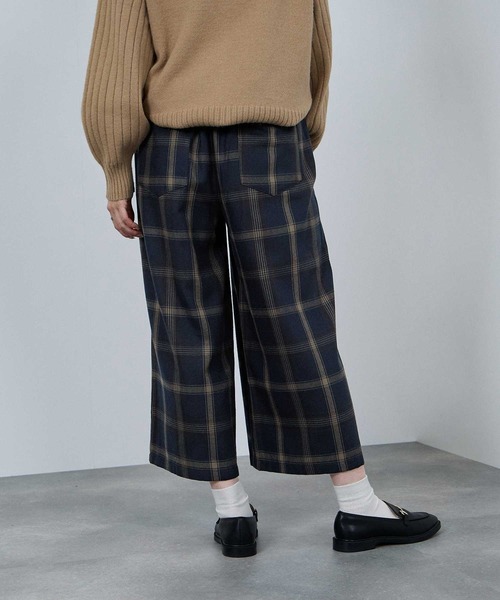 NAVY(ネイビー)の「nAvy ワイドクロップドパンツ(その他パンツ・レディース・ネイビー系/チャコールグレー/グリーン系・L/M)」の4枚目の写真