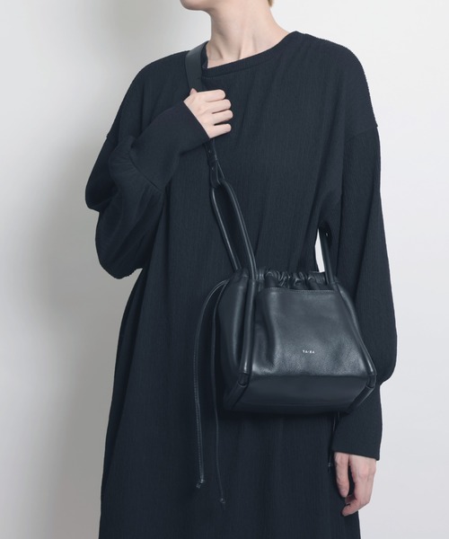 YArKA（ヤーカ）の「【YArKA/ヤーカ】real leather square bottom drawstring 2way bag [wam6] / 四角底巾着2wayバッグ（ハンドバッグ・レディース・ブラック・FREE）」の4枚目の写真