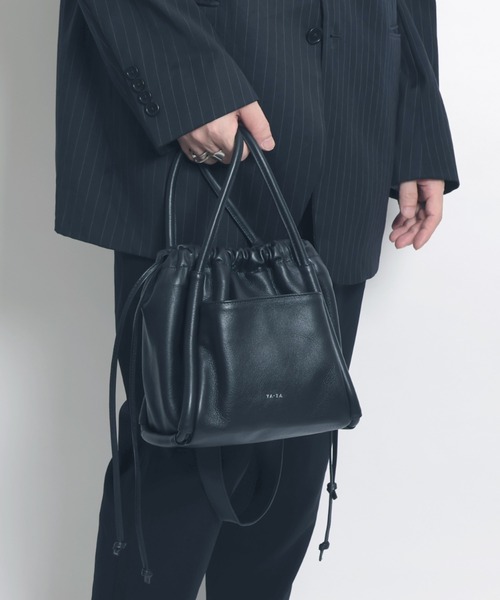 YArKA（ヤーカ）の「【YArKA/ヤーカ】real leather square bottom drawstring 2way bag [wam6] / 四角底巾着2wayバッグ（ハンドバッグ・レディース・ブラック・FREE）」の5枚目の写真