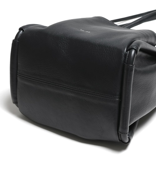 YArKA（ヤーカ）の「【YArKA/ヤーカ】real leather square bottom drawstring 2way bag [wam6] / 四角底巾着2wayバッグ（ハンドバッグ・レディース・ブラック・FREE）」の9枚目の写真