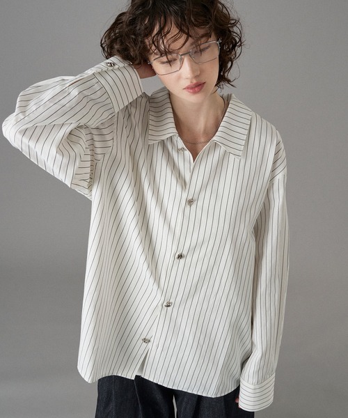 ONCILY（オンシェリー）の「SILVER BUTTON LONG SLEEVE SHIRT / シルバーボタンロングスリーブシャツ（シャツ/ブラウス・メンズ・ブラウン/ダークブラウン/ネイビー/ブラック/オフホワイト/ブラック系その他/ブルーグリーン/ダークグレー/ブラウン系その他/ネイビー系/アイボリー/ブルー/ブルー系その他/ホワイト系その他・SMALL/MEDIUM/LARGE）」の15枚目の写真