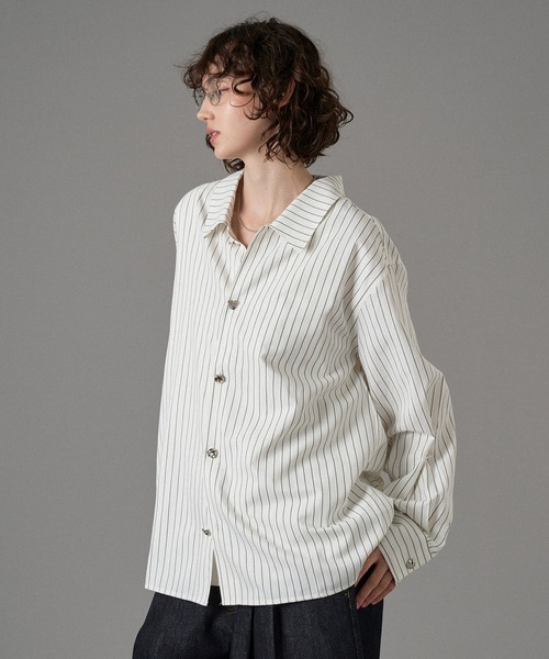 ONCILY（オンシェリー）の「SILVER BUTTON LONG SLEEVE SHIRT / シルバーボタンロングスリーブシャツ（シャツ/ブラウス・メンズ・ブラウン/ダークブラウン/ネイビー/ブラック/オフホワイト/ブラック系その他/ブルーグリーン/ダークグレー/ブラウン系その他/ネイビー系/アイボリー/ブルー/ブルー系その他/ホワイト系その他・SMALL/MEDIUM/LARGE）」の18枚目の写真