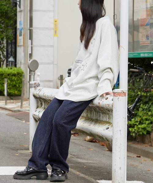 Theater code(シアターコード)の「Studded Star Design Crew Neck Sweatshirt / スタッズ付き スターデザイン クルーネックスウェット(スウェット・レディース・ブラック/グレー・L/M)」の3枚目の写真