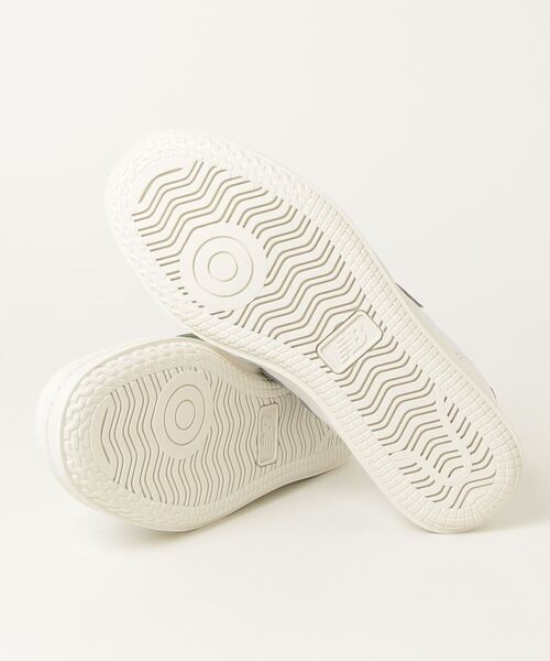 NEW BALANCE(ニューバランス)の「T500(スニーカー・レディース・ホワイト×グリーン・22.5cm/23.0cm/23.5cm/24.0cm/24.5cm/25.0cm/25.5cm/26.0cm/26.5cm/27.0cm/27.5cm/28.0cm/28.5cm/29.0cm)」の6枚目の写真