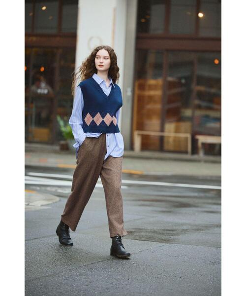 To b. by agnes b.（トゥービーバイアニエスベー）の「ストライプ コットン ロングスリーブ シャツ（シャツ/ブラウス・レディース・ブルー・36/38/40）」の8枚目の写真