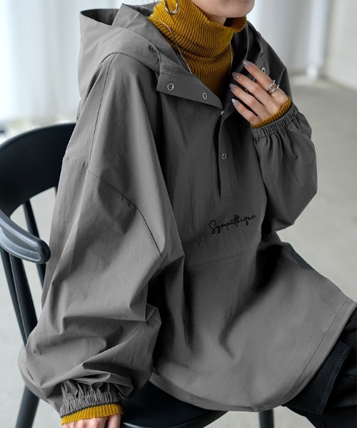 HUG.U(ハグユー)の「軽量ナイロンロゴパーカー(パーカー・レディース・ブラック/グレー・FREE)」の9枚目の写真