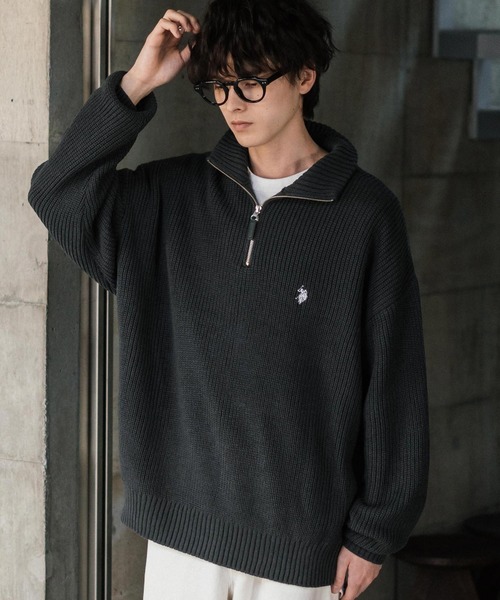 U.S. POLO ASSN.(ユーエスポロアッスン)の「U.S. POLO ASSN. ユーエスポロアッスン 別注コラボ オーバーサイズワンポイントロゴ刺繍畦編みハーフジップ長袖ニットセーター(ニット/セーター・メンズ・ネイビー/チャコール/ブラック/グレー/レッド/アイボリー/ベージュ・M/XL/L)」の5枚目の写真