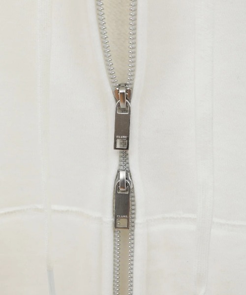 CLANE(クラネ)の「CLANE/クラネ/LOGO COMPACT ZIP HOODIE(パーカー・レディース・ホワイト/ブラック/グレー・1/2)」の9枚目の写真