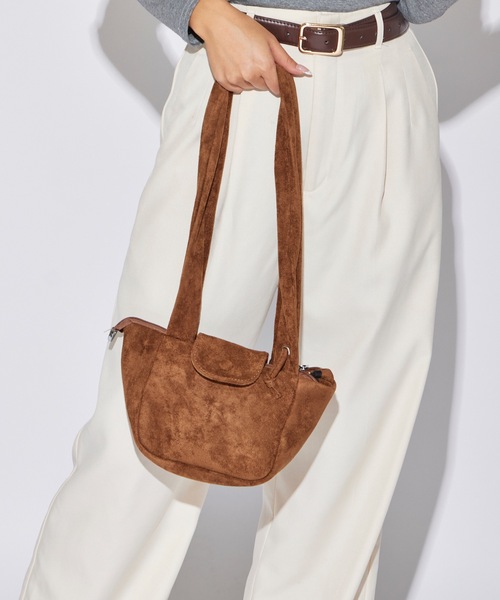AO2(アオズ)の「Faux Suede Handle Gathered Tote Bag / フェイクスエード ギャザーハンドルトートバッグ(トートバッグ・レディース・ベージュ/カーキ/ブラック/ブラウン・FREE)」の5枚目の写真