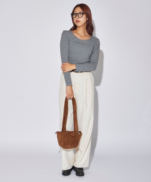 AO2(アオズ)の「Faux Suede Handle Gathered Tote Bag / フェイクスエード ギャザーハンドルトートバッグ(トートバッグ・レディース・ベージュ/カーキ/ブラック/ブラウン・FREE)」の10枚目の写真