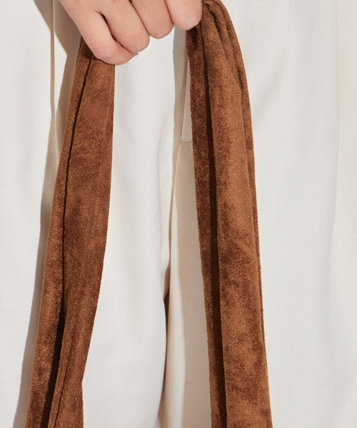 AO2(アオズ)の「Faux Suede Handle Gathered Tote Bag / フェイクスエード ギャザーハンドルトートバッグ(トートバッグ・レディース・ベージュ/カーキ/ブラック/ブラウン・FREE)」の12枚目の写真