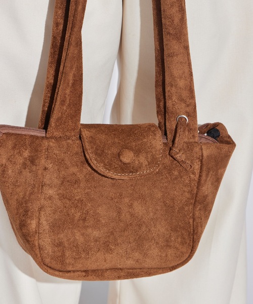 AO2(アオズ)の「Faux Suede Handle Gathered Tote Bag / フェイクスエード ギャザーハンドルトートバッグ(トートバッグ・レディース・ベージュ/カーキ/ブラック/ブラウン・FREE)」の13枚目の写真