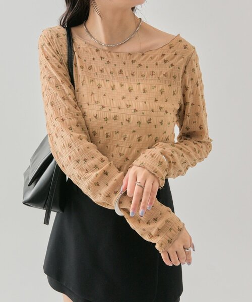 mystic(ミスティック)の「小花シャーリングTシャツ(Tシャツ/カットソー・レディース・アイボリー/キャメル/オフホワイト・FREE)」の3枚目の写真