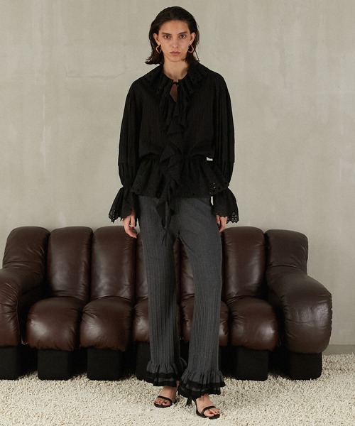 エンブロイダリーラッフルブラウス / Embroidered Ruffled Blouse