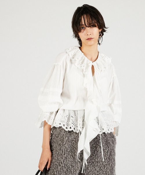 エンブロイダリーラッフルブラウス / Embroidered Ruffled Blouse