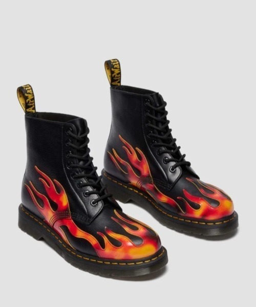 Dr. Martens(ドクターマーチン)の「Dr. MARTENS 1460 PASCAL FLAME 8 HOLE BOOT(ドクターマーチン 1460 PASCAL FLAME 8 ホール ブーツ)(ブーツ・メンズ・ブラック系・28cm/27cm/26cm/25cm)」の3枚目の写真