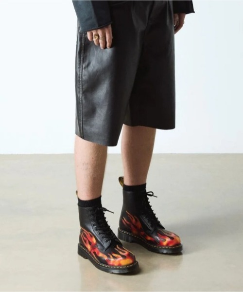 Dr. Martens(ドクターマーチン)の「Dr. MARTENS 1460 PASCAL FLAME 8 HOLE BOOT(ドクターマーチン 1460 PASCAL FLAME 8 ホール ブーツ)(ブーツ・メンズ・ブラック系・28cm/27cm/26cm/25cm)」の9枚目の写真