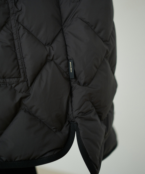 plage（プラージュ）の「WOOLRICH / ウールリッチ HERITAGE CAPE コート（ダウンジャケット/コート・レディース・ブラック・FREE）」の4枚目の写真