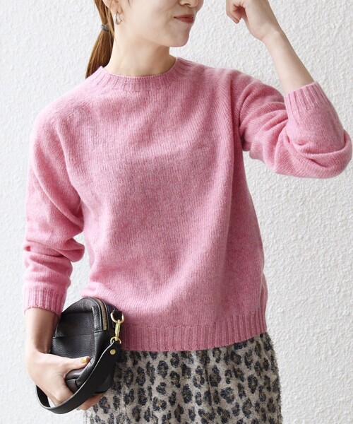 Harley of Scotland（ハーレーオブスコットランド）の「【SHIPS any別注】Harley of Scotland:〈手洗い可能〉シェットランド クルーネック ニット 25AW（ニット/セーター・レディース・ワイン/ブルー/ピンク・ONE SIZE）」の6枚目の写真